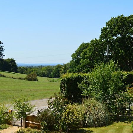 East Lodge Bolney Bagian luar foto
