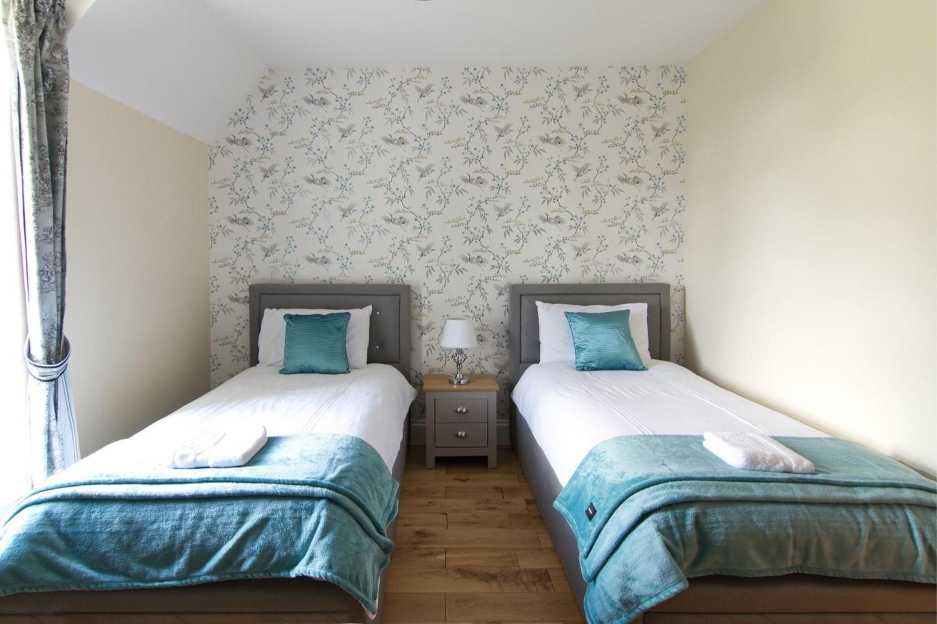 East Lodge Bolney Bagian luar foto